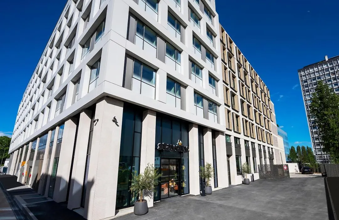 Staycity Aparthotels Paris La Defense-1