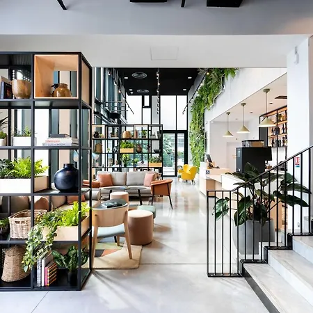Staycity Aparthotels Paris La Defense-3
